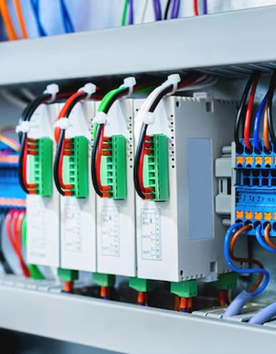 Professional switchgear panel repair and troubleshooting services in Dubai